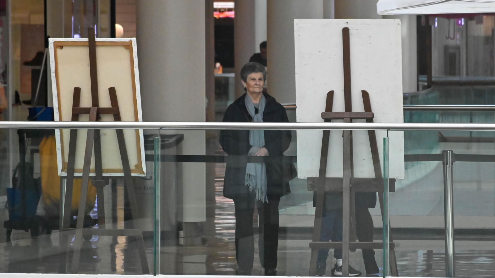 Las fotos de la Exposición 'Realismo: entre el retrato y el bodegón' de José Luis Guio