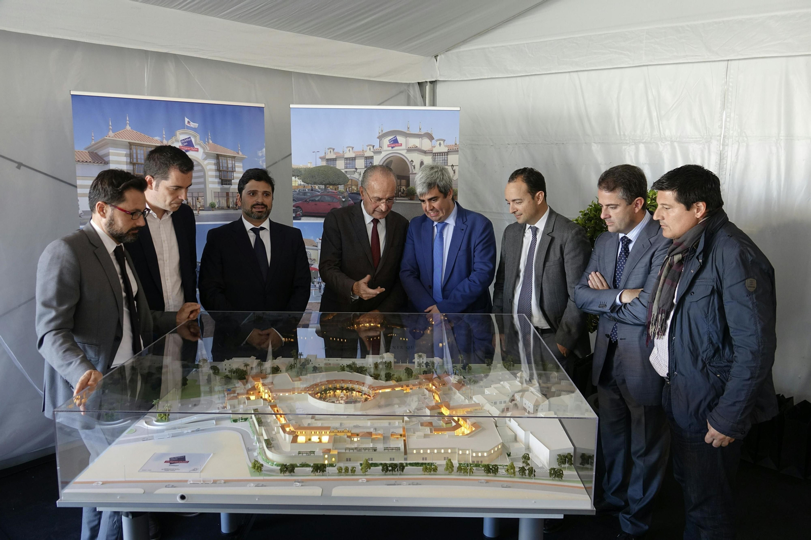 Los directivos de Sonae Sierra, McArthurGlen y De la Torre, ayer.