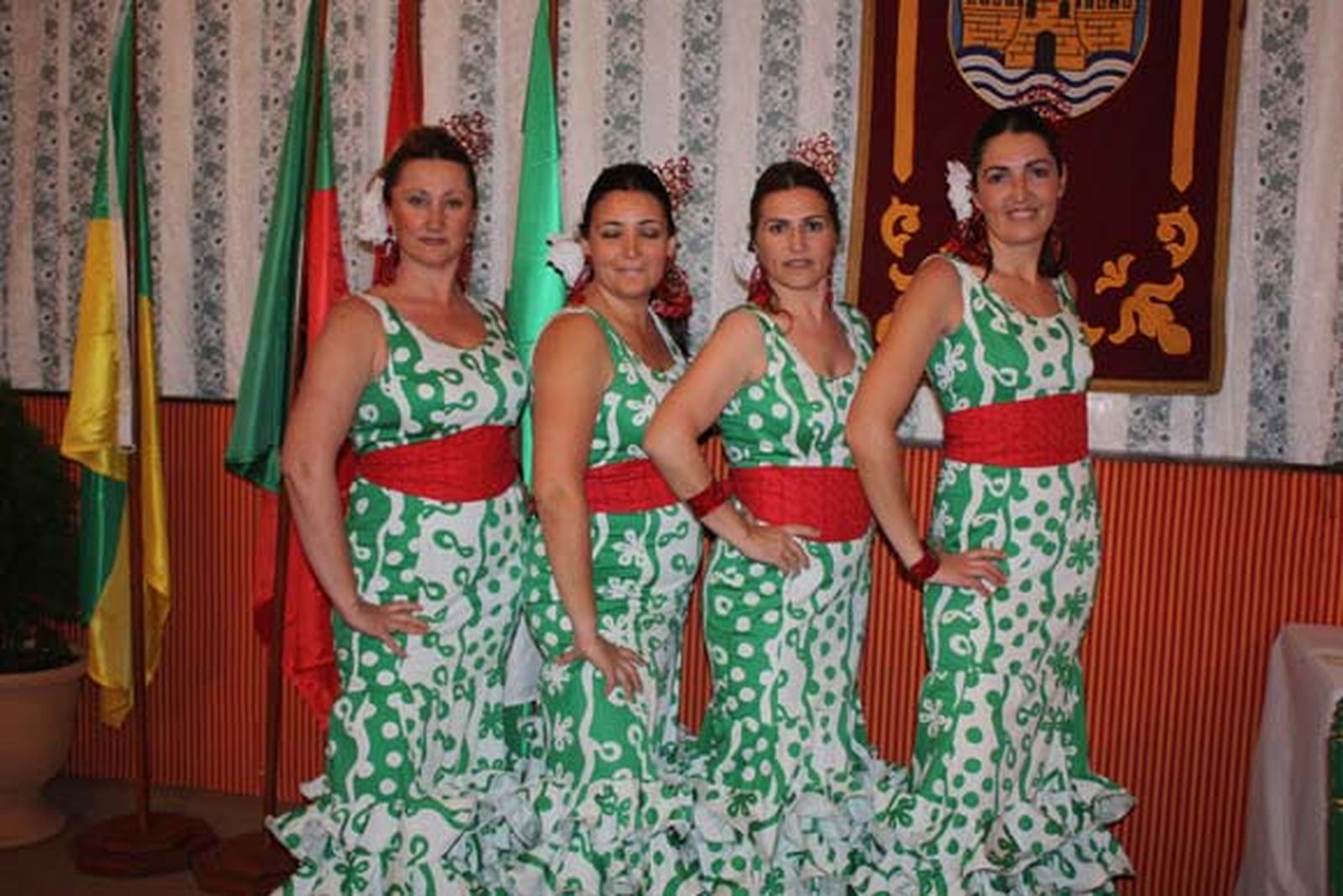El grupo de bailaoras de la Academia de Araceli Arias que participó en el concurso de sevillanas celebrado en la caseta municipal.

Foto: Fito Carreto