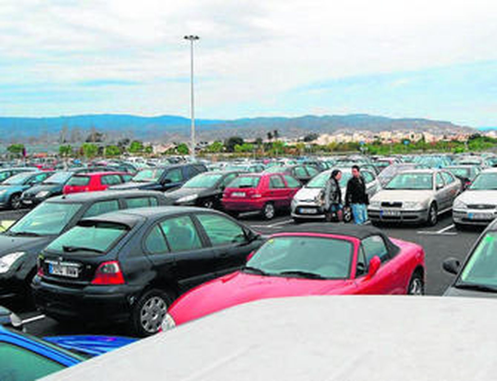 Los aparcamientos de la Universidad de Almería es uno de los focos más concurridos en la capital.