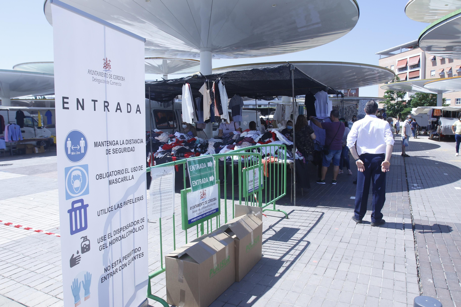 El regreso de los mercadillos de Córdoba tras la crisis del coronavirus, en fotos