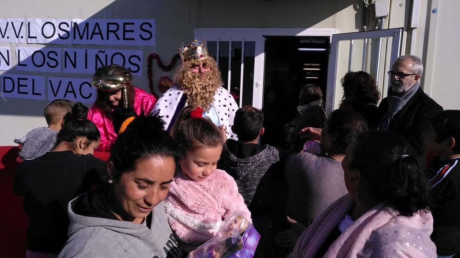 El delegado de Bienestar Social del Ayuntamiento, Juan Manuel Flores (a la derecha), acudió al hermanamiento.