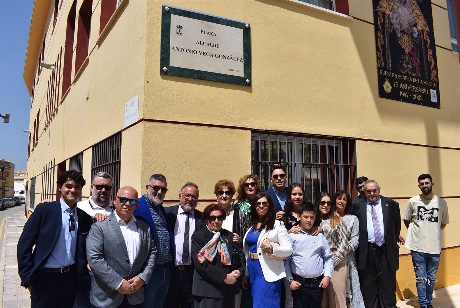 Un momento de la inauguración del nombre de la plaza.