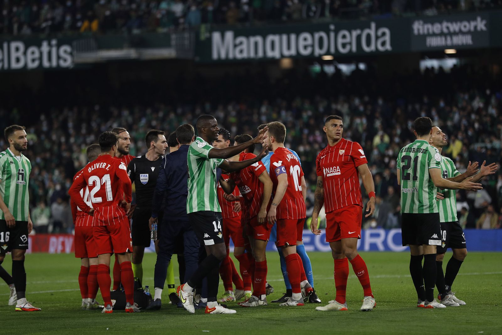 El Betis- Sevilla se reanudará este domingo 16