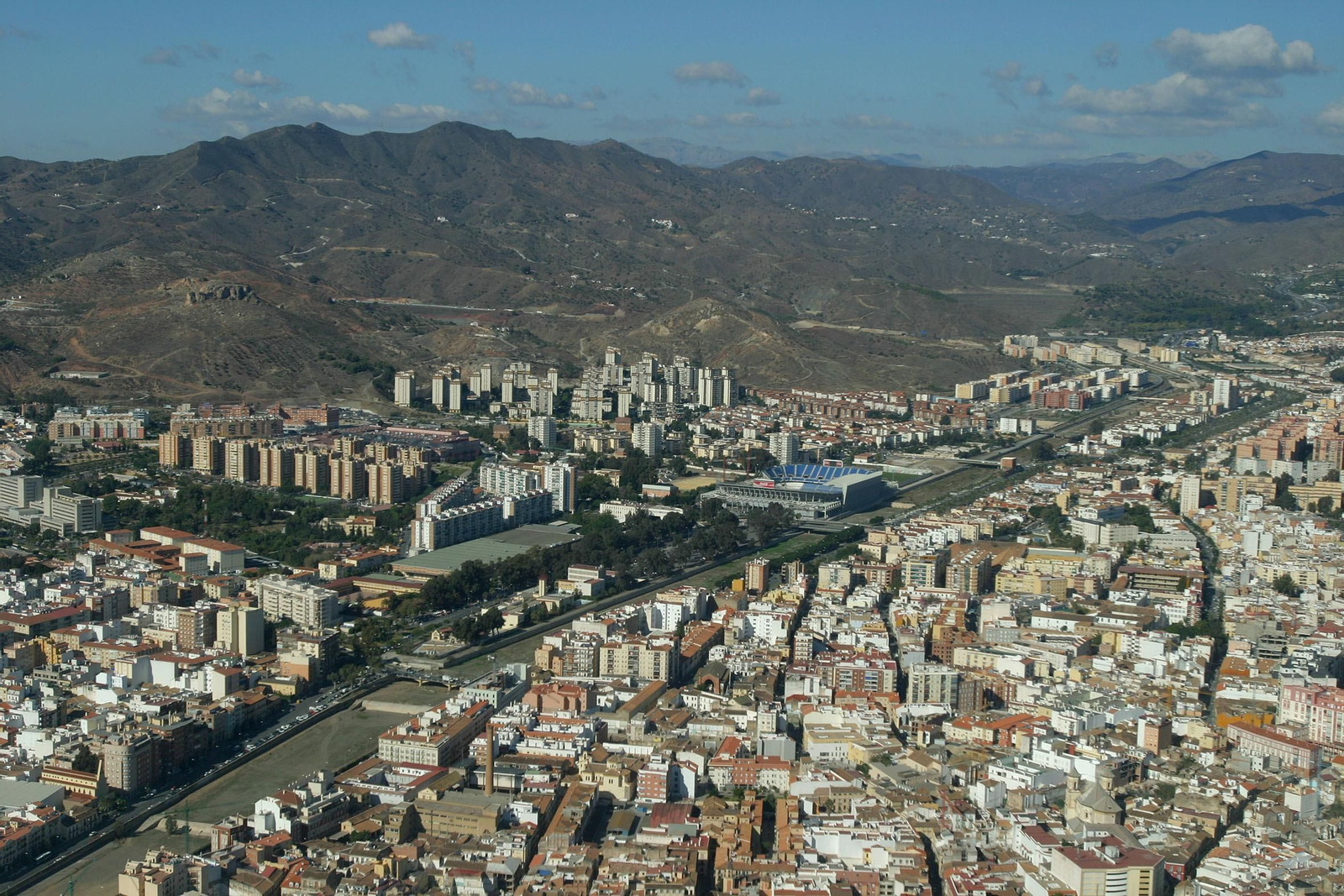 Vista de la parte alta del cauce del río Guadalmedina.