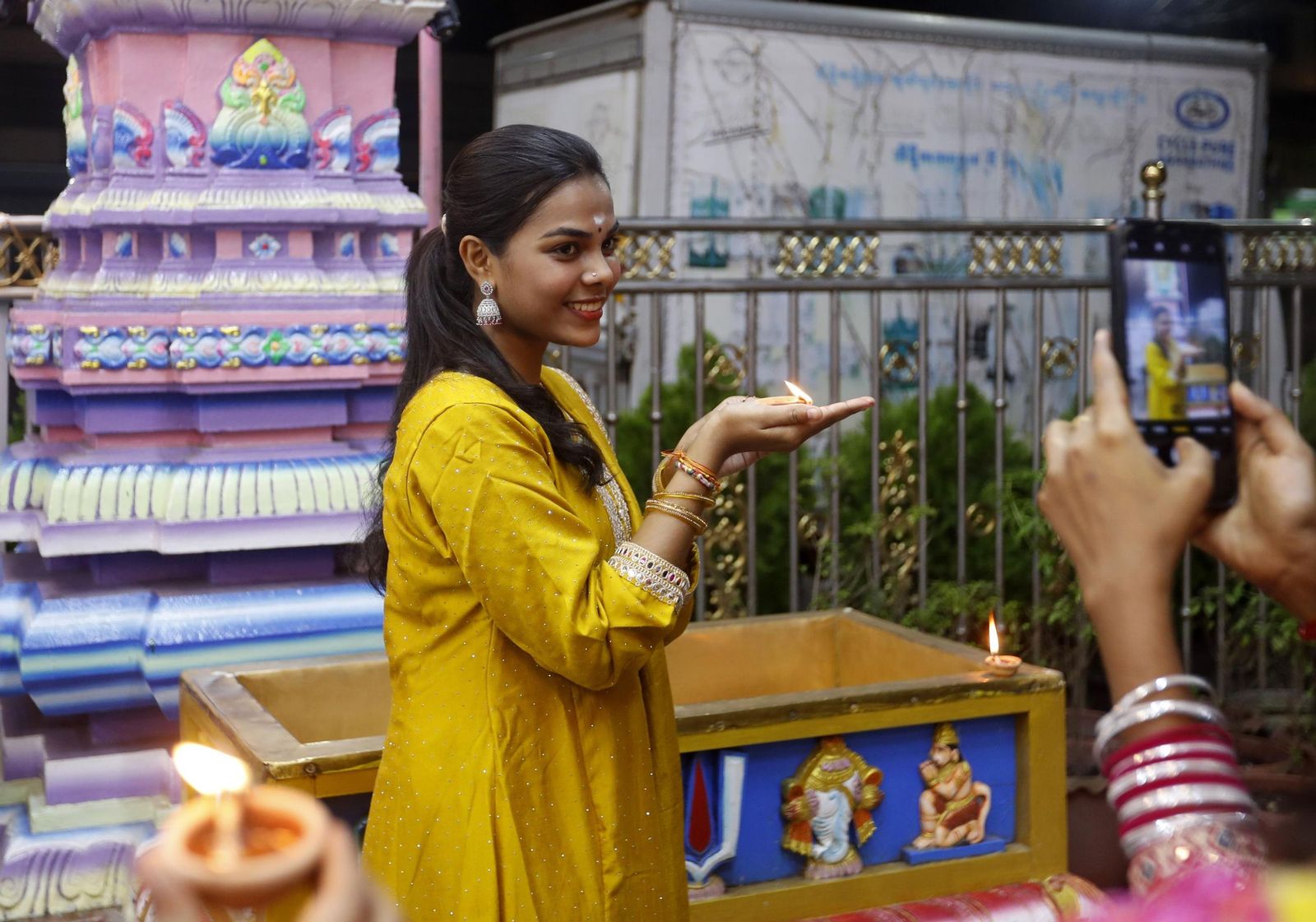 Las preciosas imágenes de la celebración del Diwali en India: un festival de luz y color