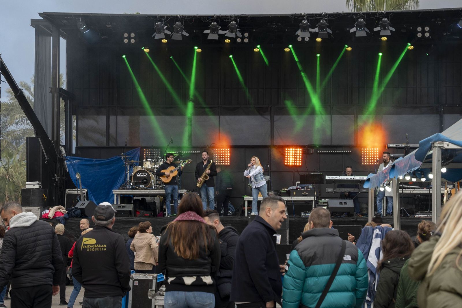 Las moragas reúnen a miles de personas en Roquetas para celebrar el final de año