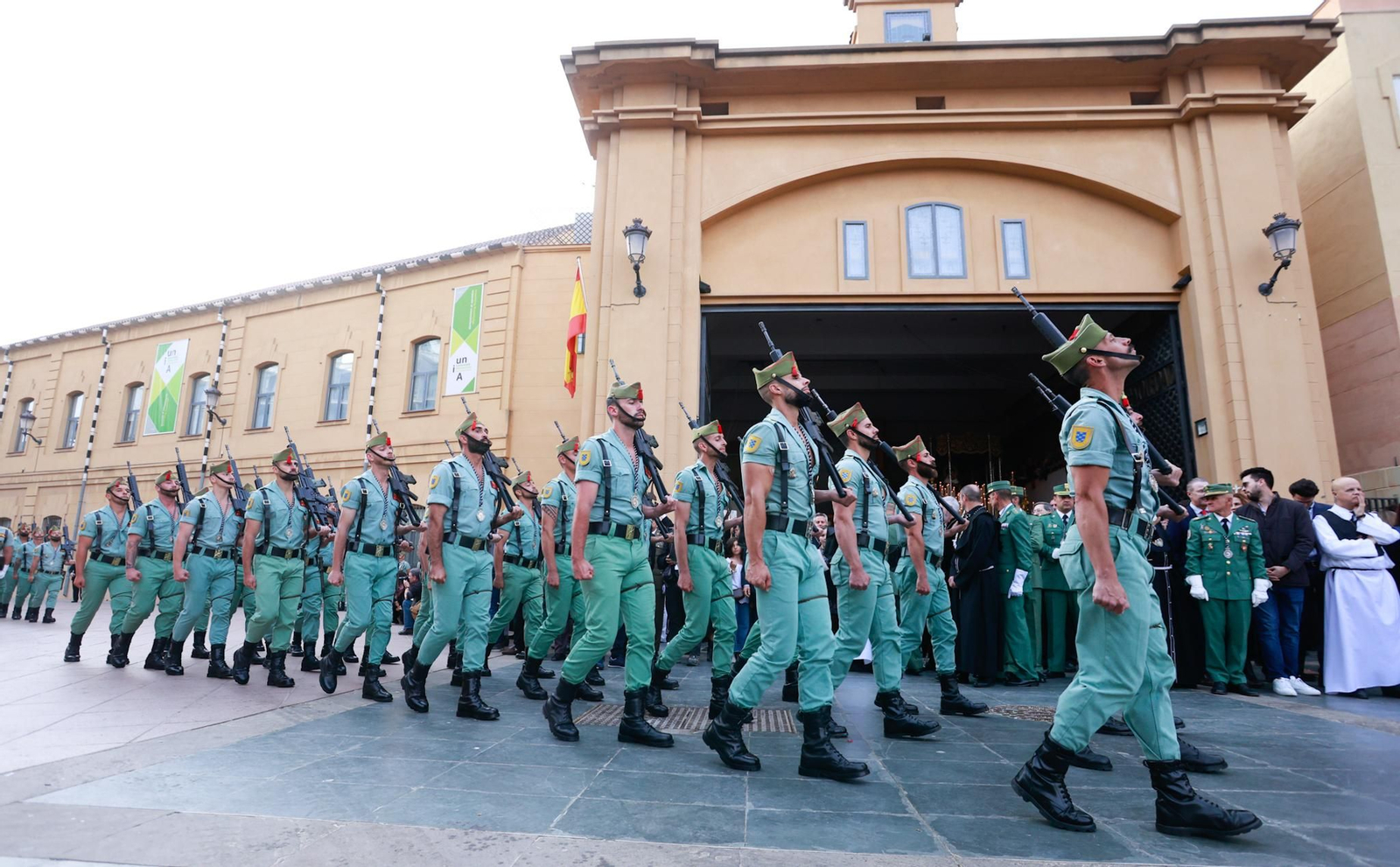 Mena y la Legión en su procesión del Jueves Santo en Málaga, en fotos Mena y la Legión en su procesión del Jueves Santo en Málaga, en fotos