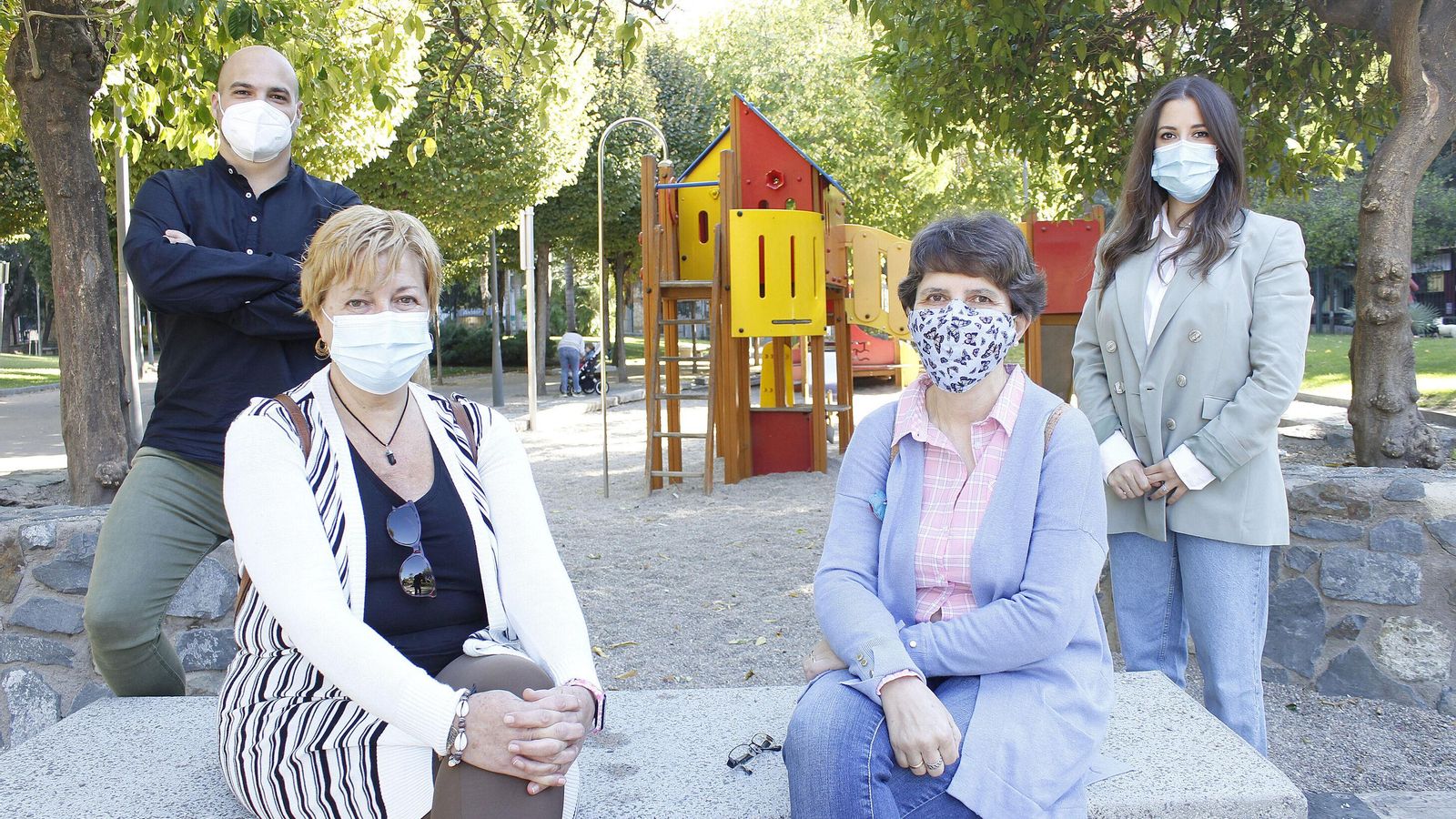 Carlos Hortelano y Patricia Ramos, junto a Ángeles y María Ángeles.