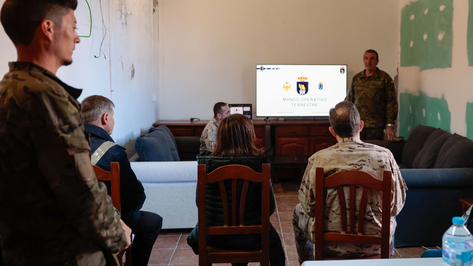 La ministra Robles conoce la actividad del destacamento naval.