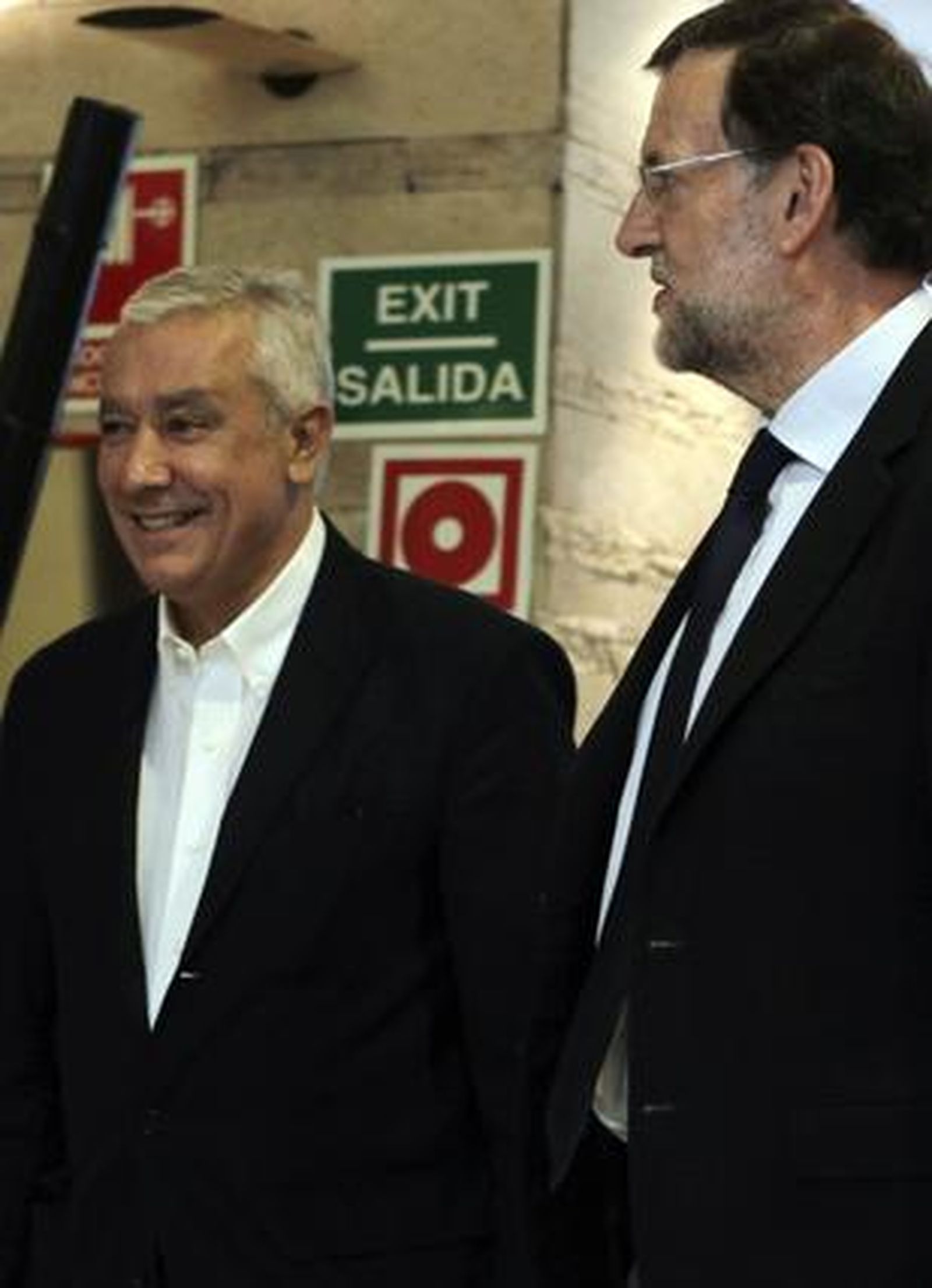 Rajoy, Arenas y Zoido, entre otros, acuden a la Junta Directiva Nacionald del PP realizada en Sevilla.

Foto: Antonio Pizarro