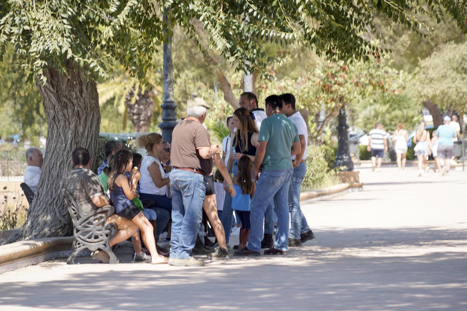 Imágenes del ambiente en la aldea durante el domingo de Rocío Chico