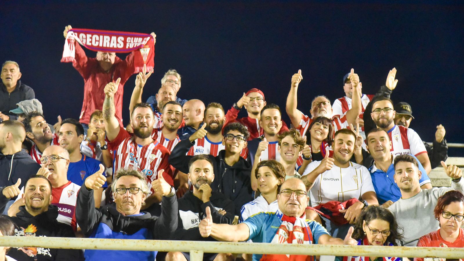 Las fotos del ambiente en el  Algeciras CF - San Fernando CD de la primera jornada.