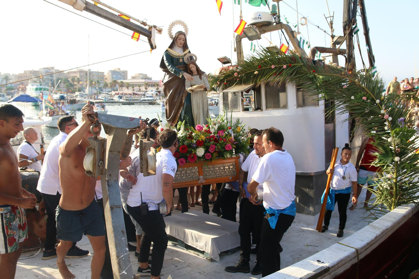 Fotogalería de la cucaña y la procesión de las Fiestas de Santa Ana en Roquetas