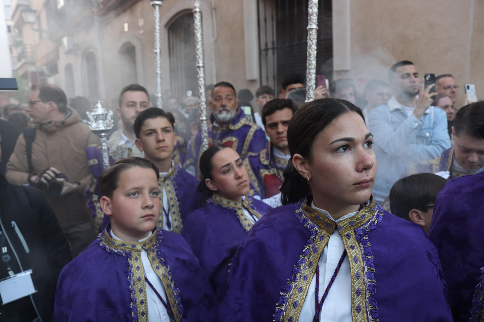 La salida de la hermandad de San Pablo desde el Santuario de los Gitanos