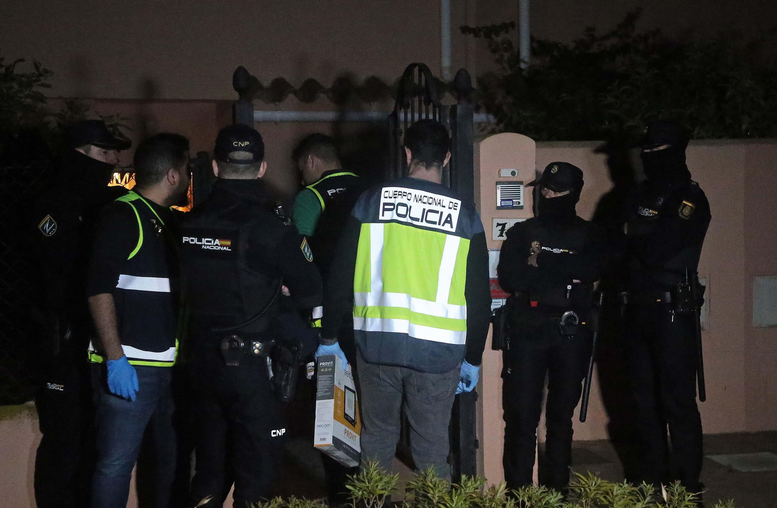 Fotos de la investigación de la Policía Nacional por dos muertes en La Alcaidesa, La Línea