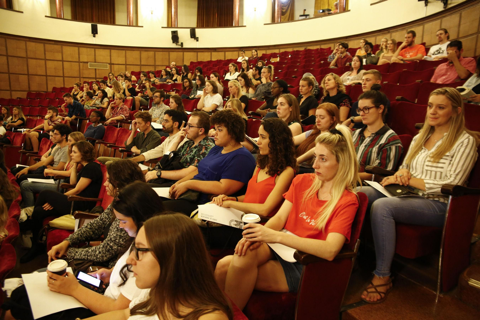 Imagen de archivo de la recepción de un grupo de auxiliares de conversación en Granada.