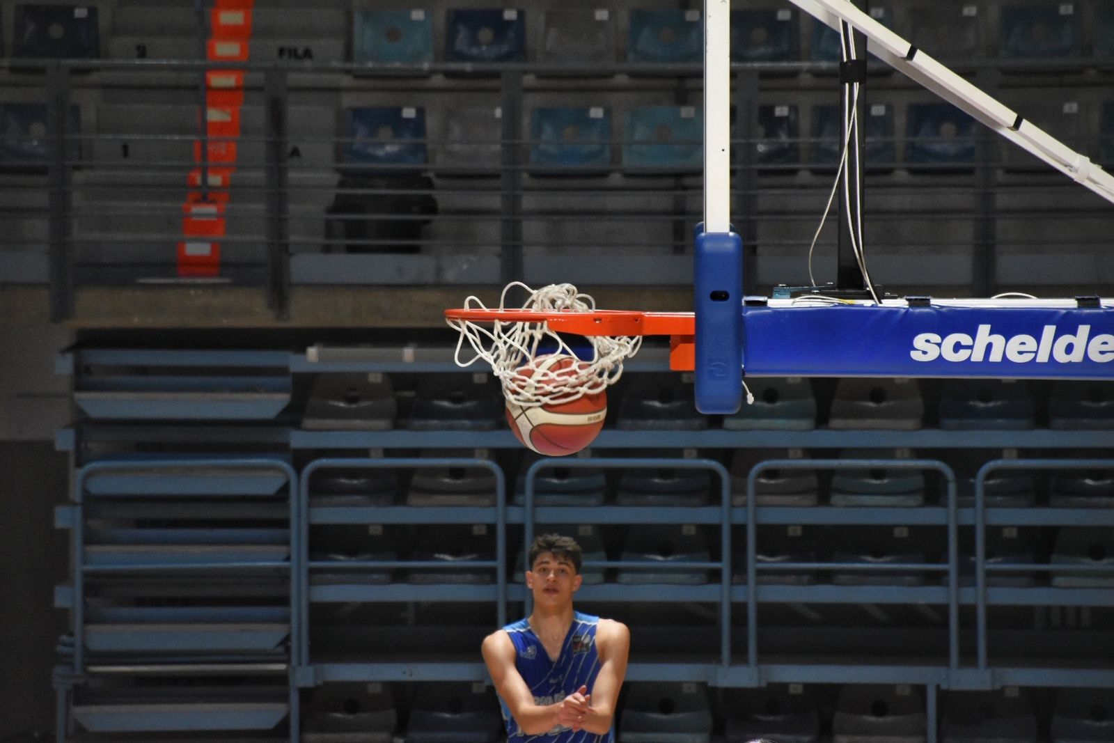 Imágenes del viernes 19 de abril en Huelva