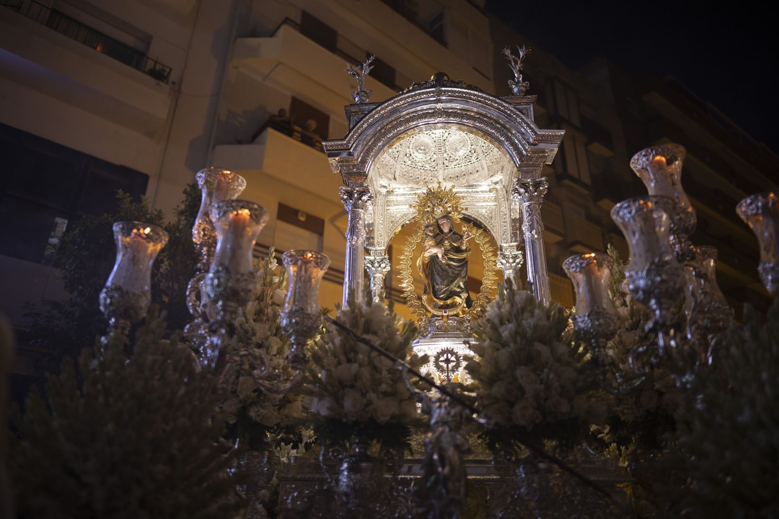 Imágenes de la procesión de la Virgen de la Cinta por el centro de la ciudad