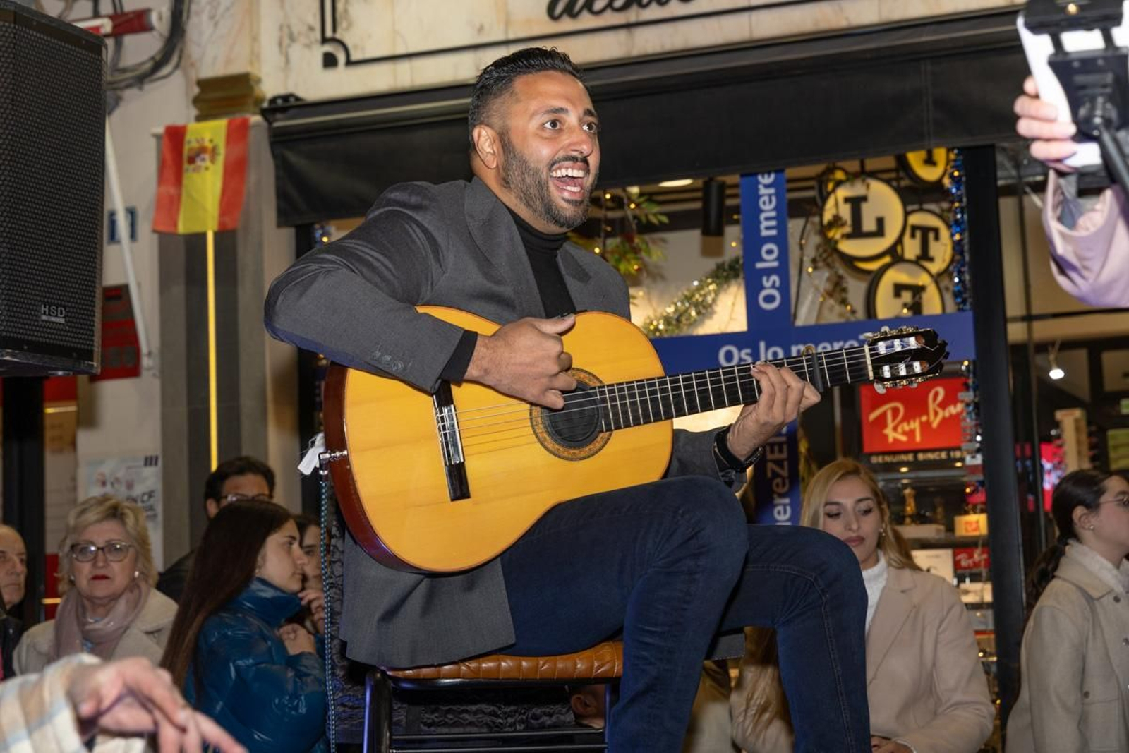 Zambomba de la Hermandad de la Buena Muerte y actuación de Maria Soledad