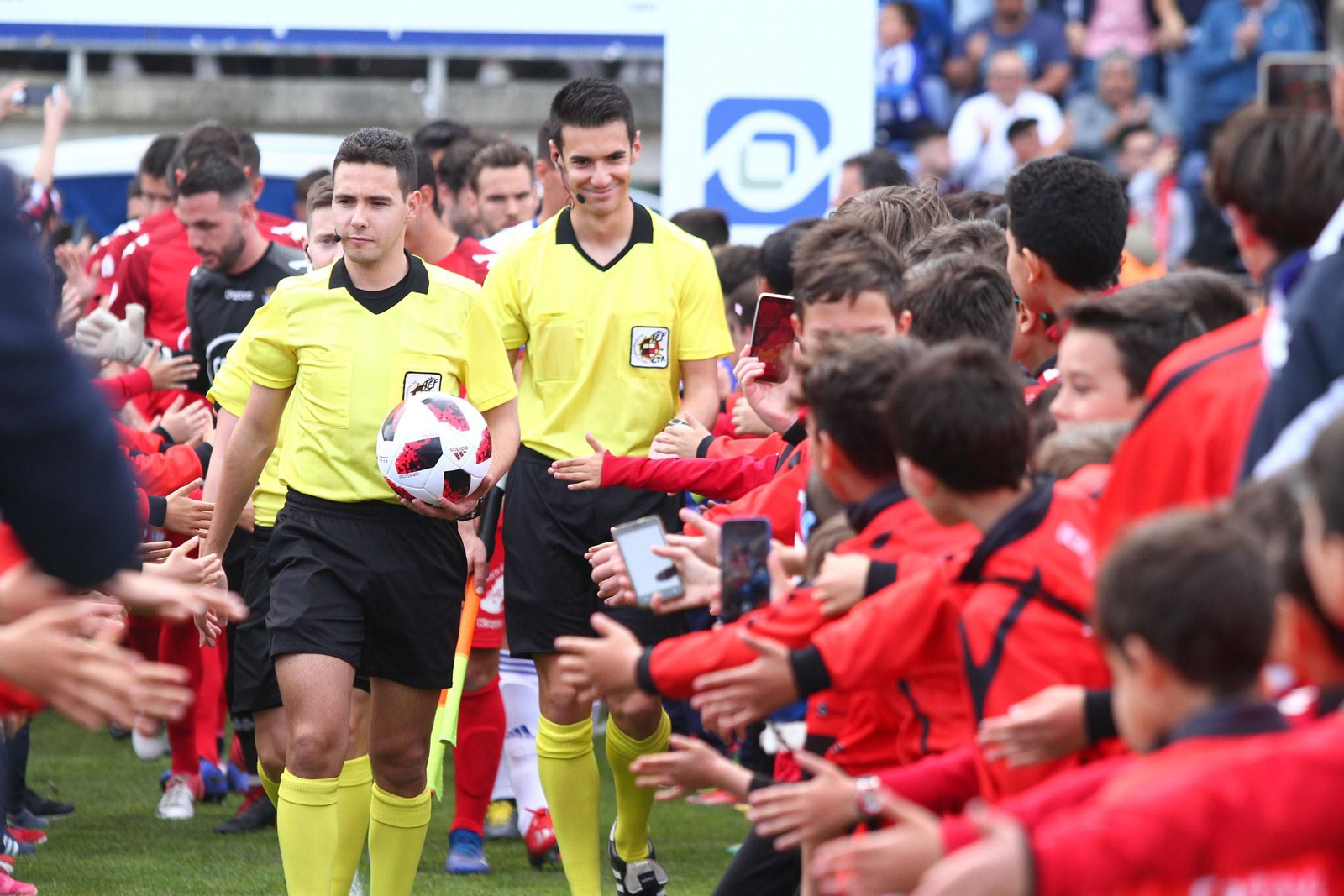 Ambientazo en las gradas del Recreativo de Huelva y el San Fernando