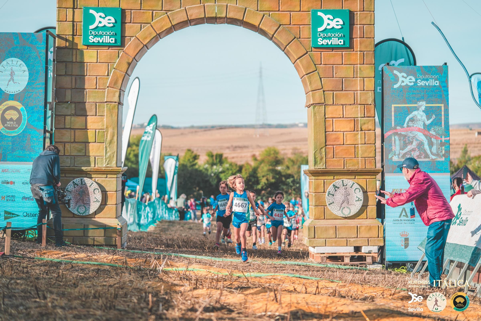 Búscate en las fotos del Cross de Itálica 2025 | 10