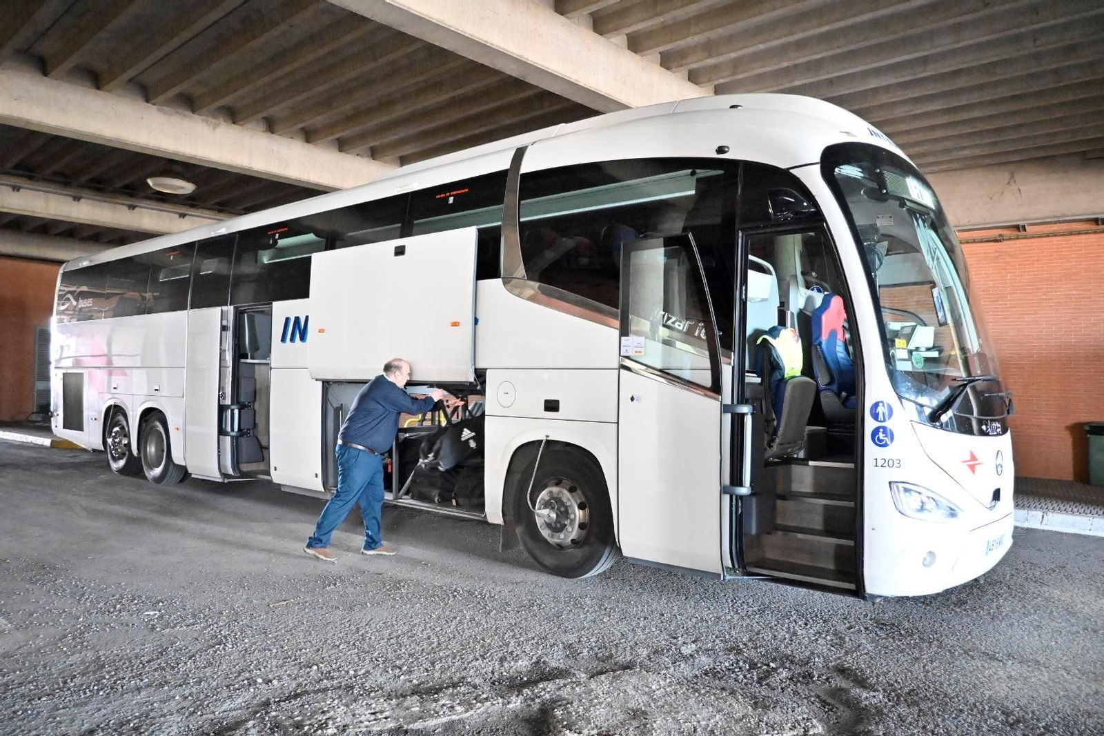 Imágenes de la salida del autobús del Recre hacia Jaén