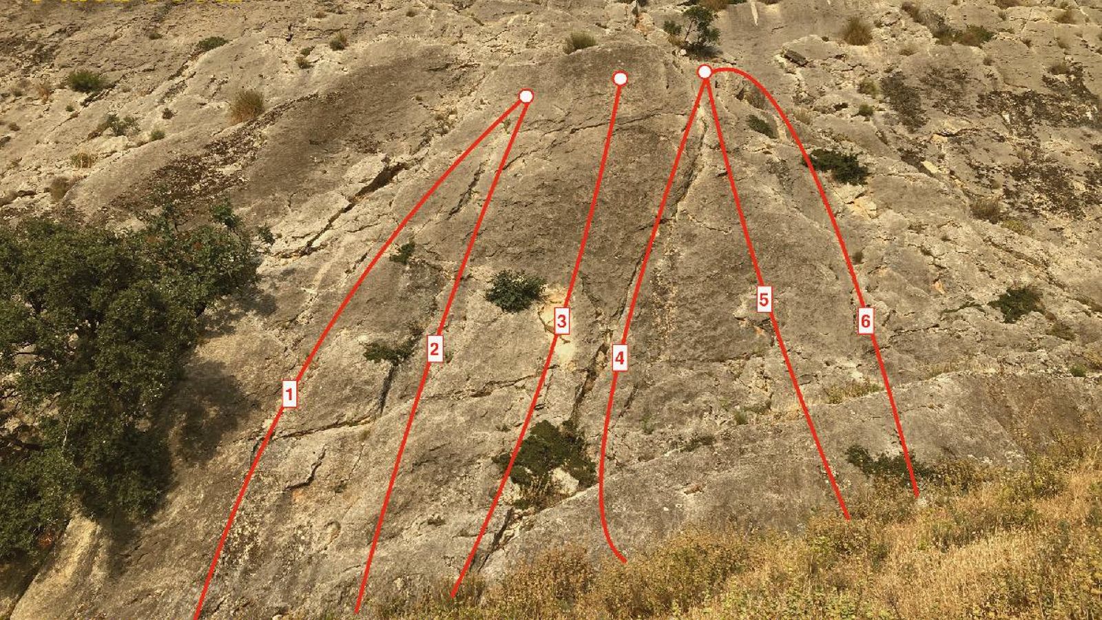 Una de las muchas vías de escalada que encontrarás en Bedmar.