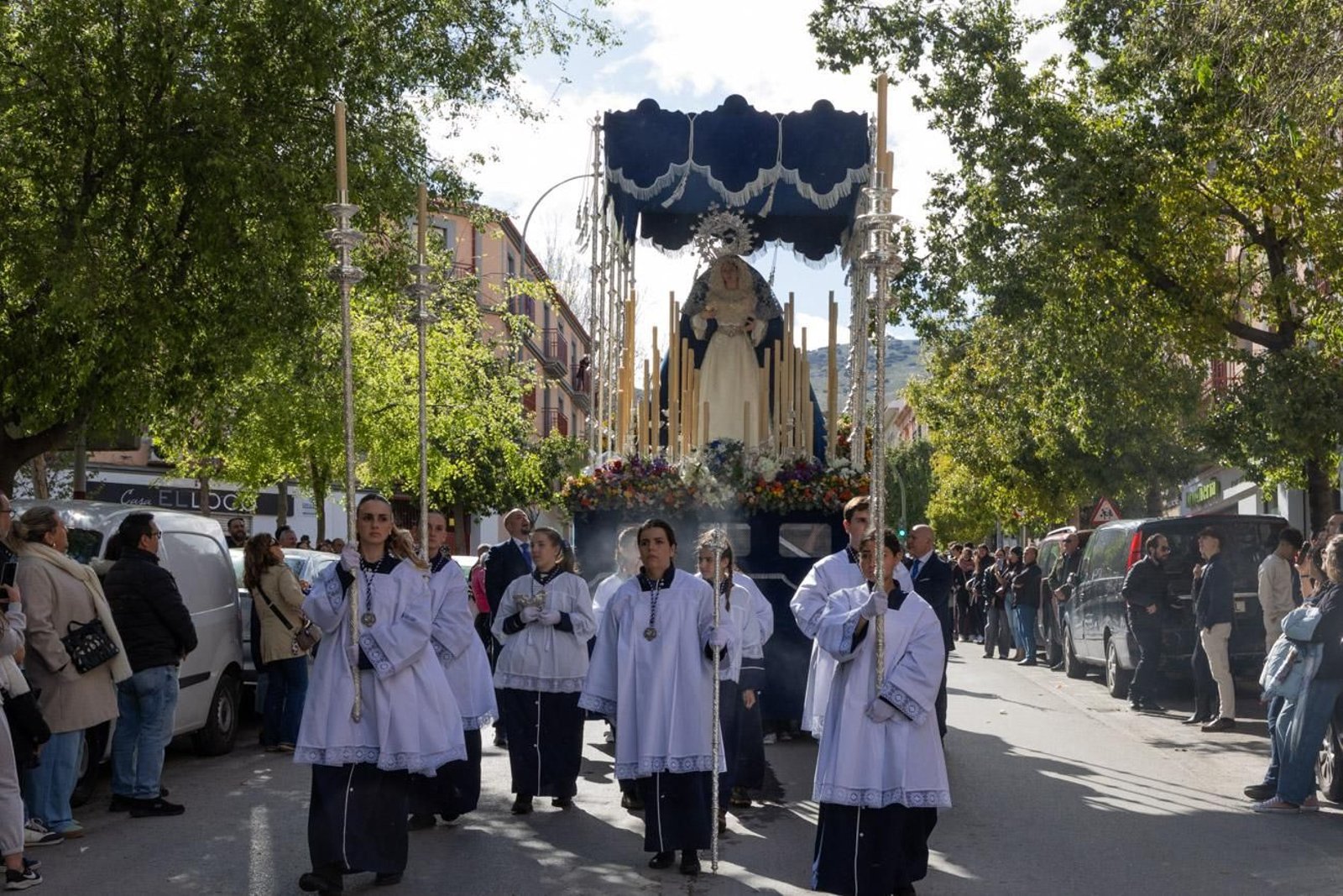 La temida lluvia impide el desarrollo normal de este Martes Santo