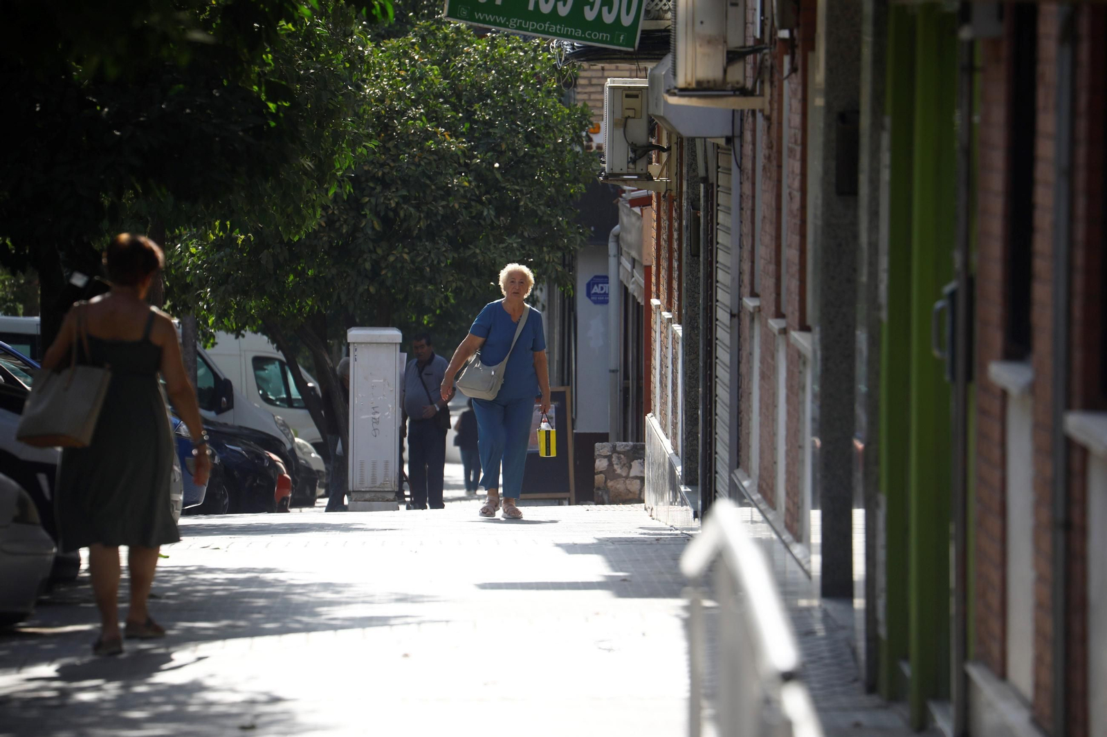 Un paseo por el barrio de Fátima una mañana de verano en Córdoba, en imágenes