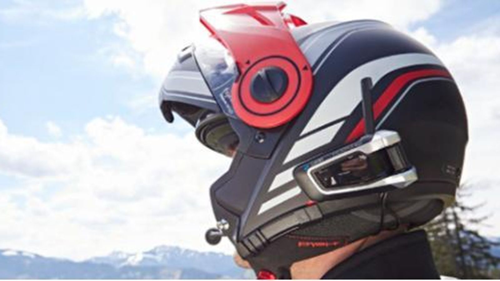 No todos los cascos convertibles están homologados para circular con la mentonera elevada. Tenerlo en cuenta puede evitarnos multas.