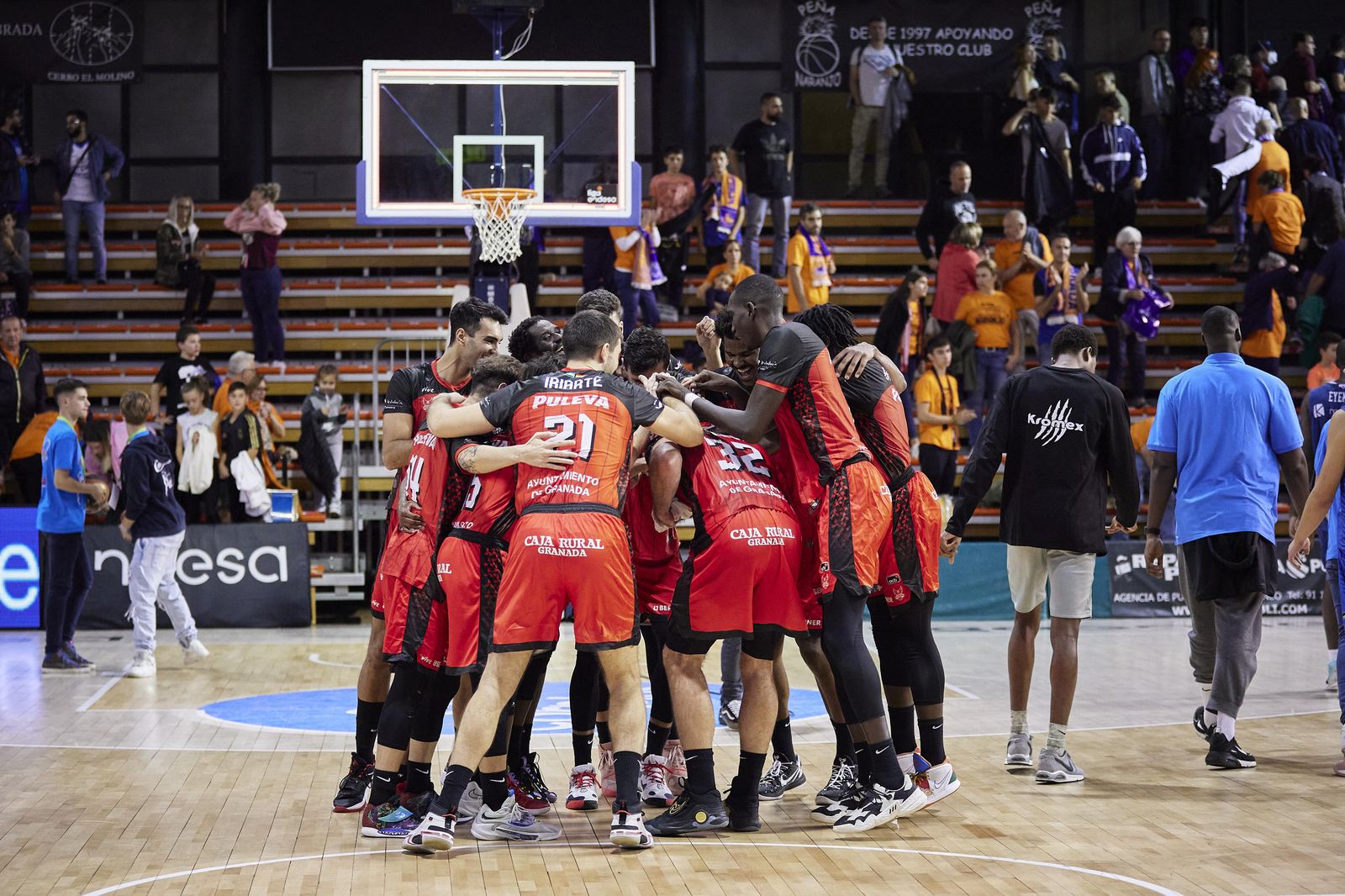 El Covirán Granada se estrenó en la ACB con un triunfo en Fuenlabrada.
