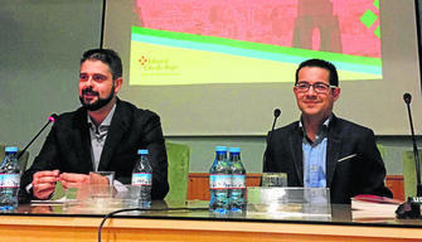 Jesús Muñoz estuvo acompañado durante la presentación por el escritor e investigador Alberto Cerezuela.