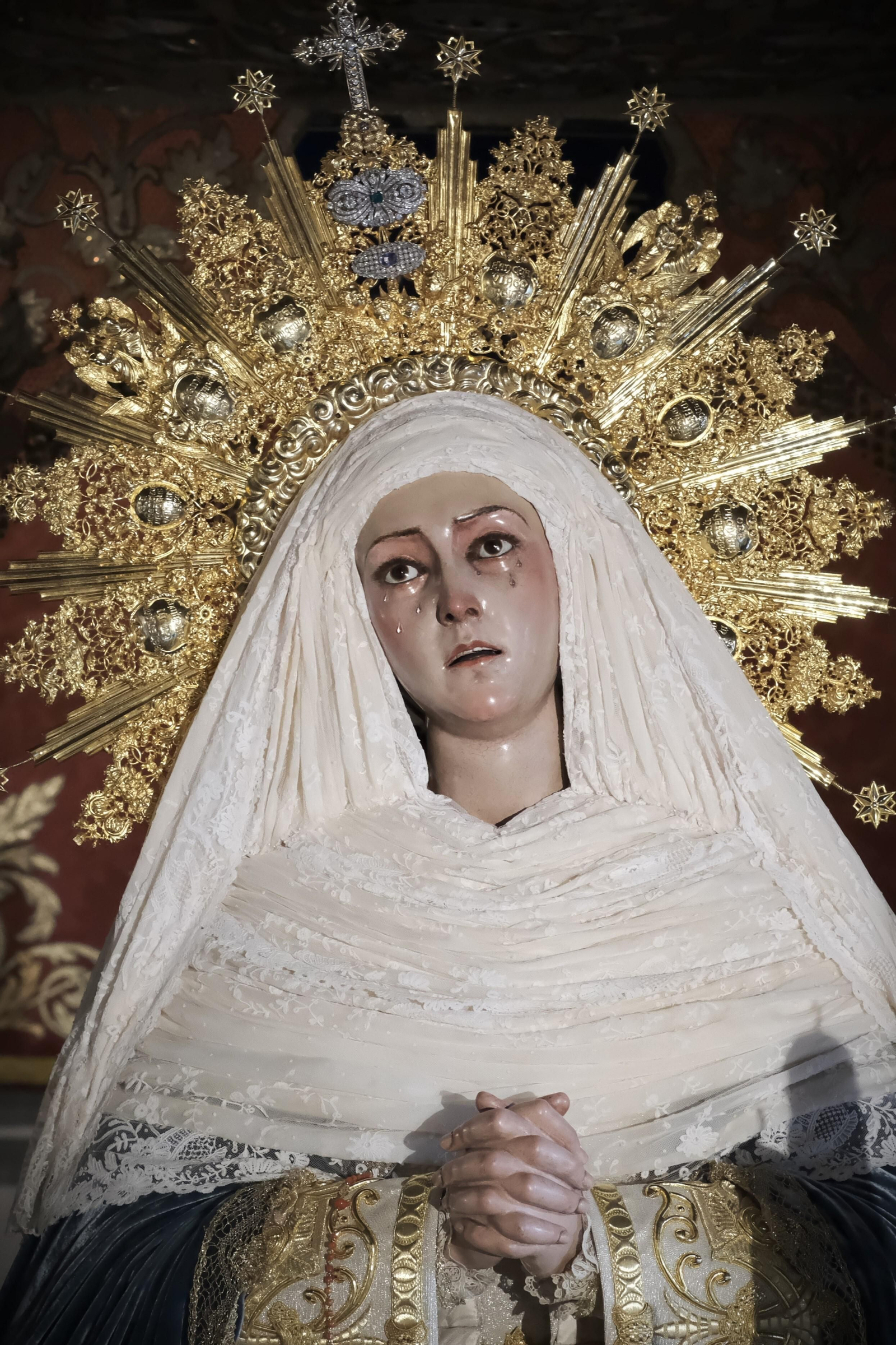 La imágenes de la Virgen de las Aguas del Museo en su palio