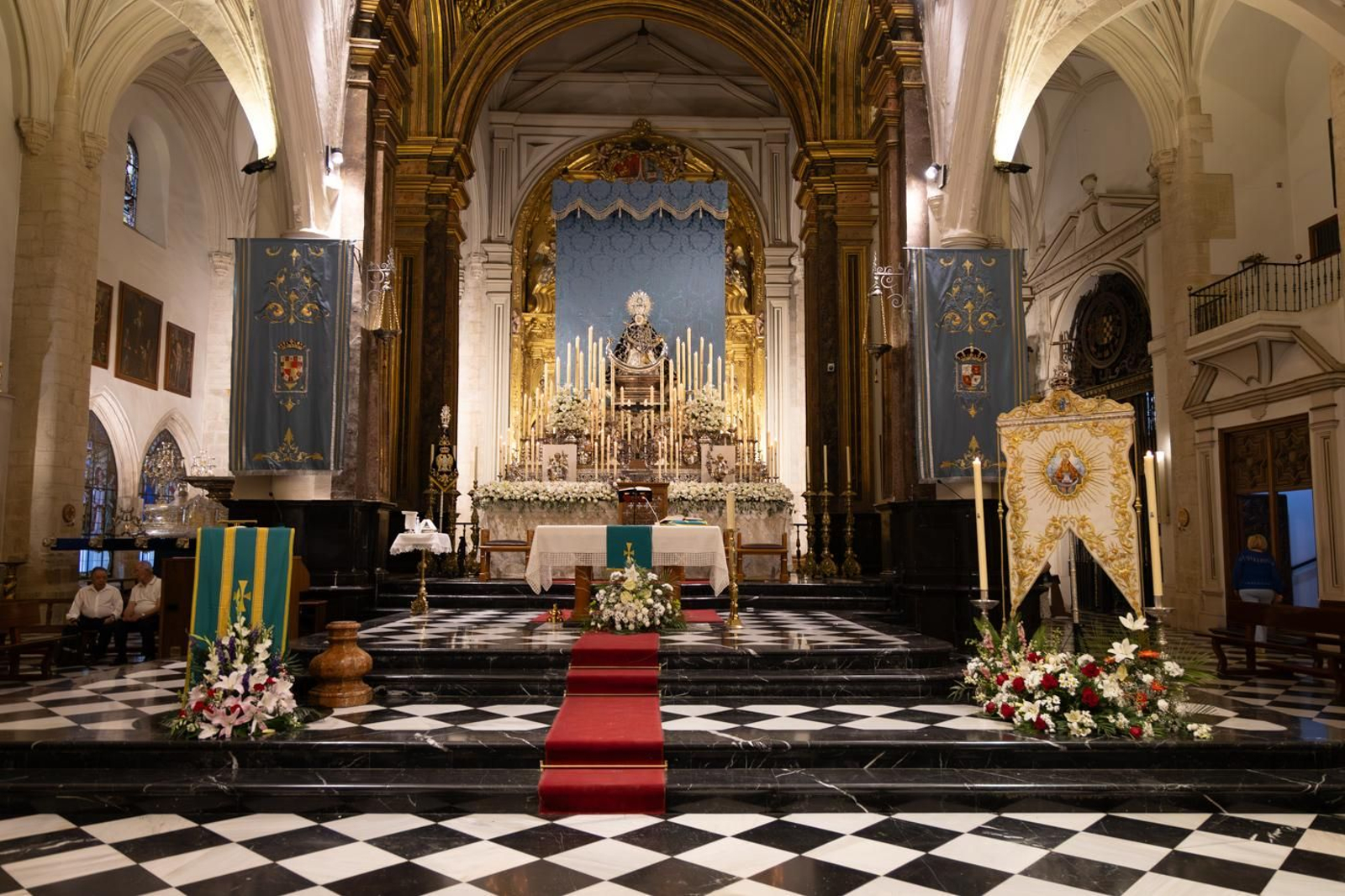 La Virgen de la Capilla durante su solemne novena en la basílica menor de San Ildefonso. La Virgen de la Capilla durante su solemne novena en la basílica menor de San Ildefonso.