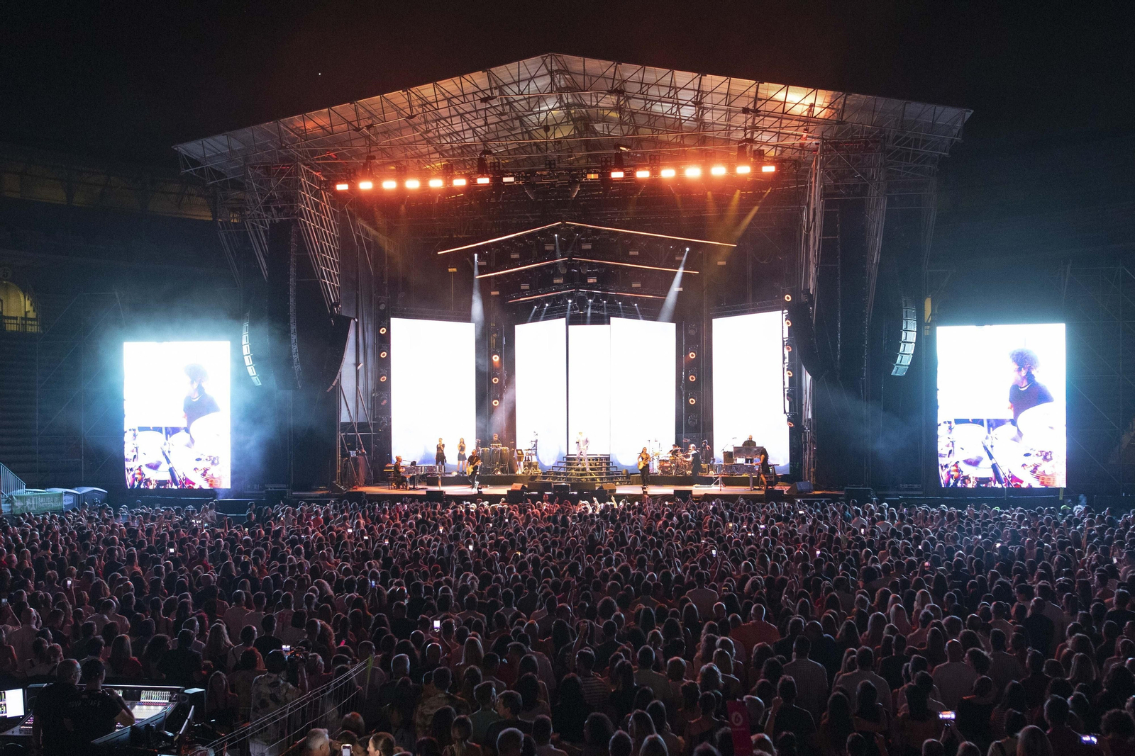 Así ha sido el concierto de Alejandro Sanz en la Plaza de Toros de Granada, en imágenes