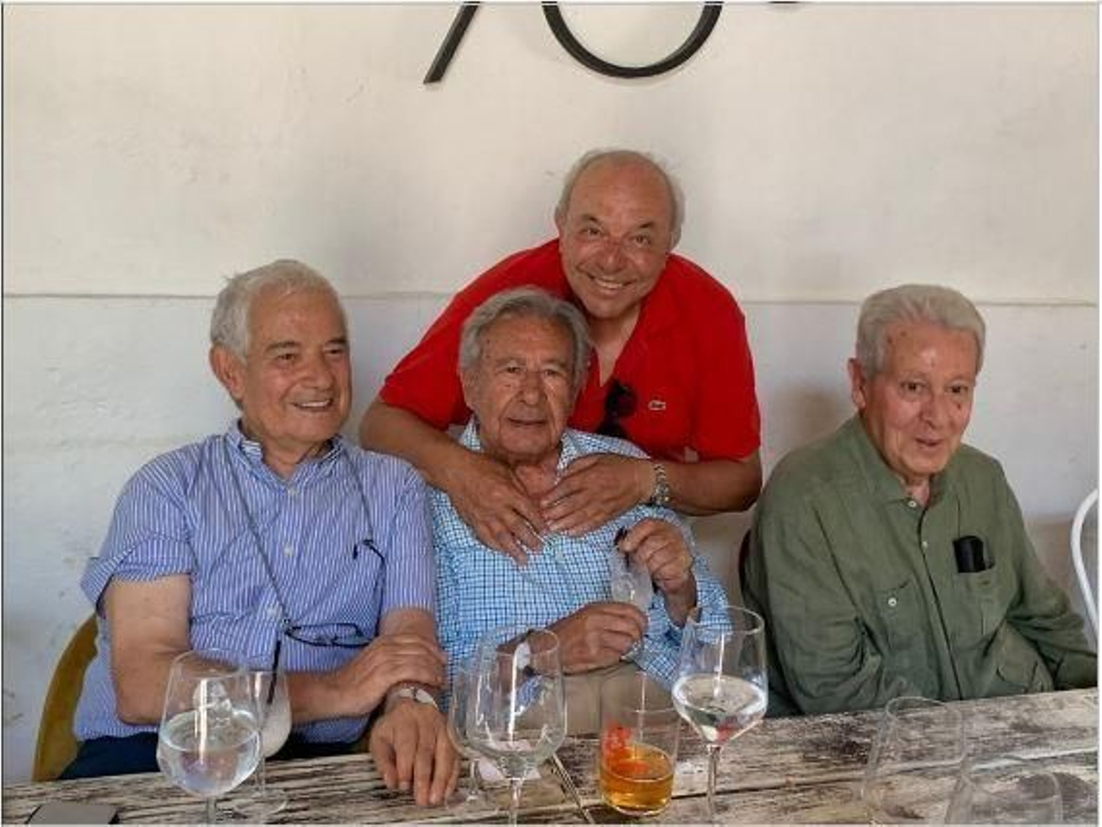 Manuel Morao, homenajeado por un grupo de amigos en su 93 cumpleaños.