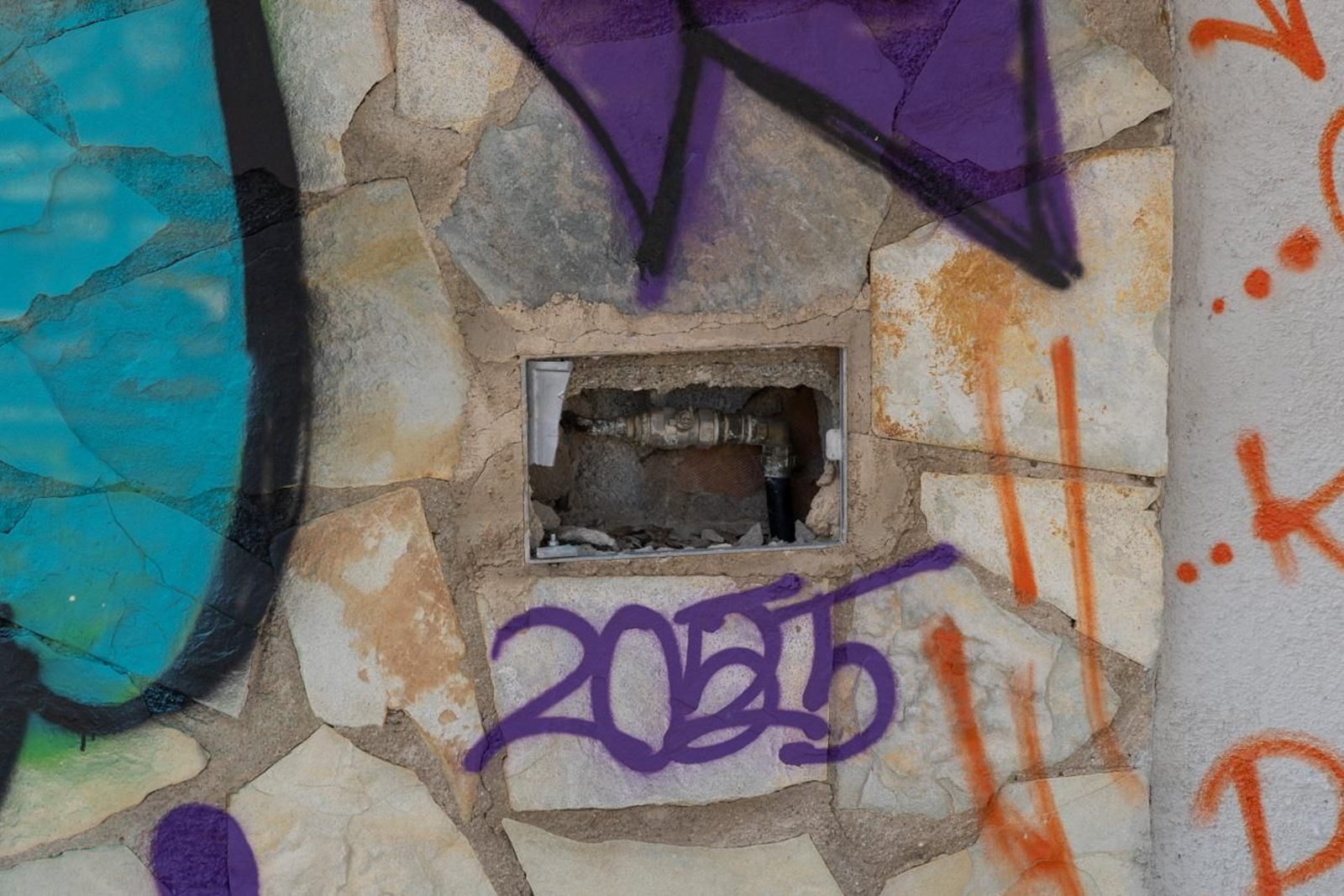 Estado de abandono del parque del Cerro de las Canteras