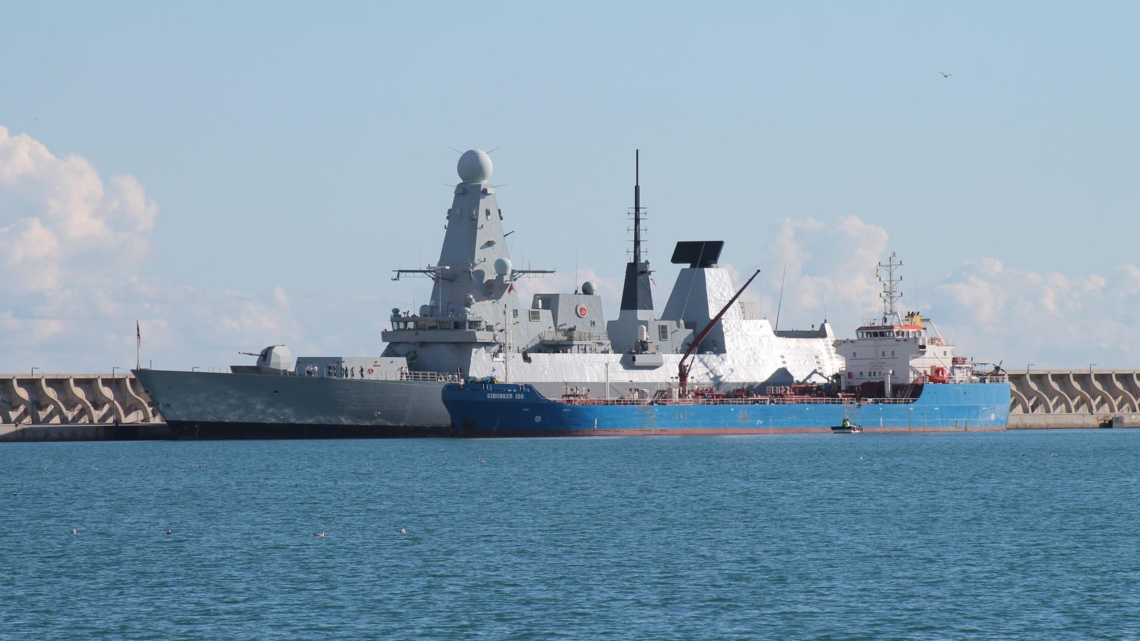 El 'Duncan D-37' y el 'Gibunker 100', el pasado 15 de enero