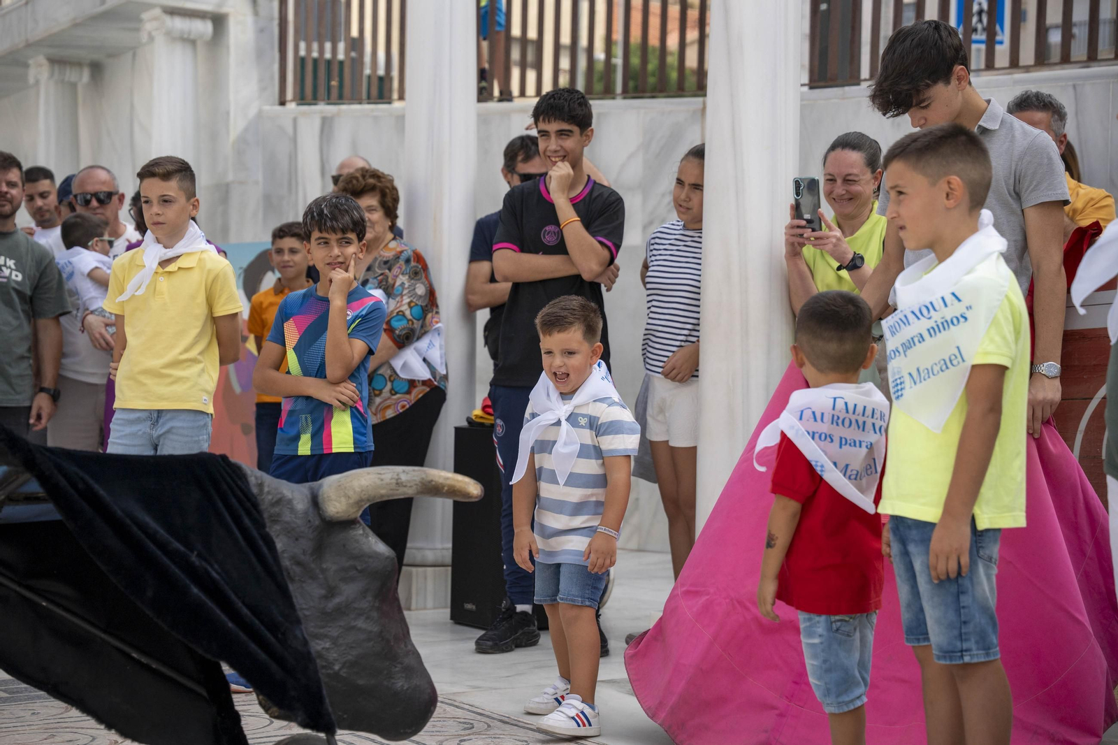 Las imágenes del taller de toros para niños y toro mecánico en Macael
