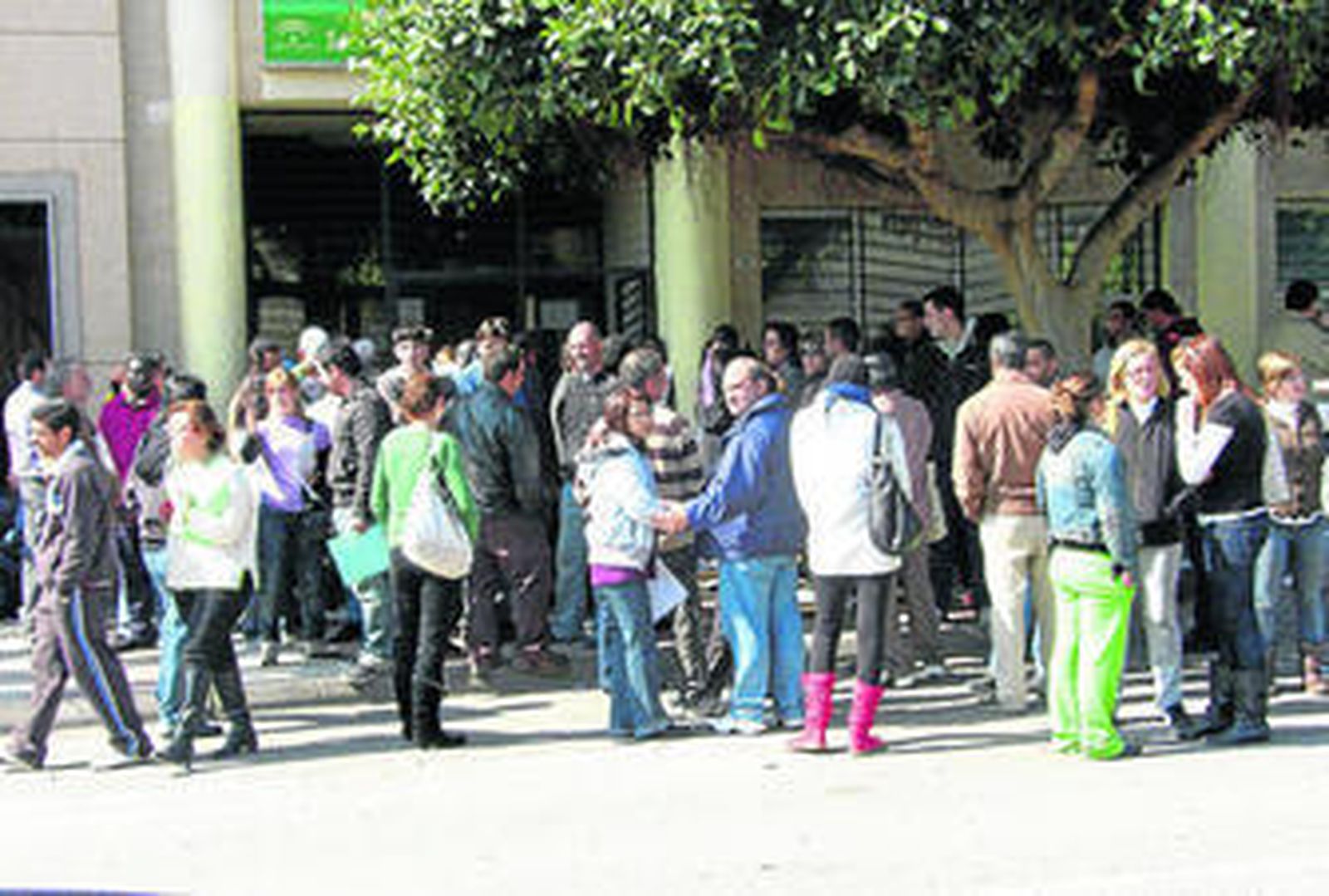 La capital se descuelga en mayo de la creación de empleo en toda la Bahía