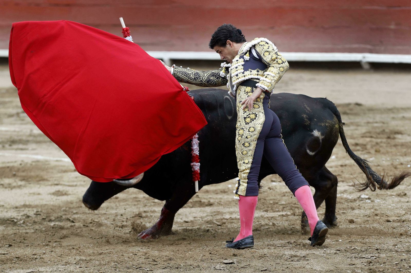 Pablo Aguado, en un pase de pecho en la plaza de Lima.