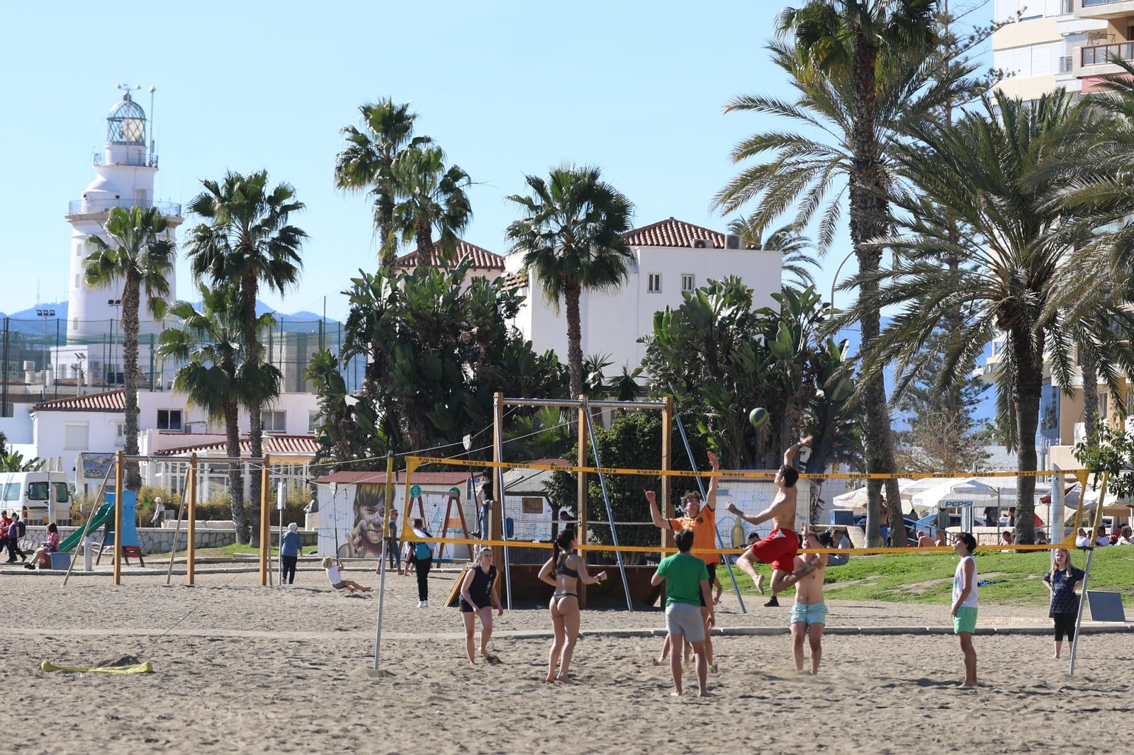 Enero y... día de playa en Málaga: la subida de las temperaturas deja estas imágenes Enero y... día de playa en Málaga: la subida de las temperaturas deja estas imágenes