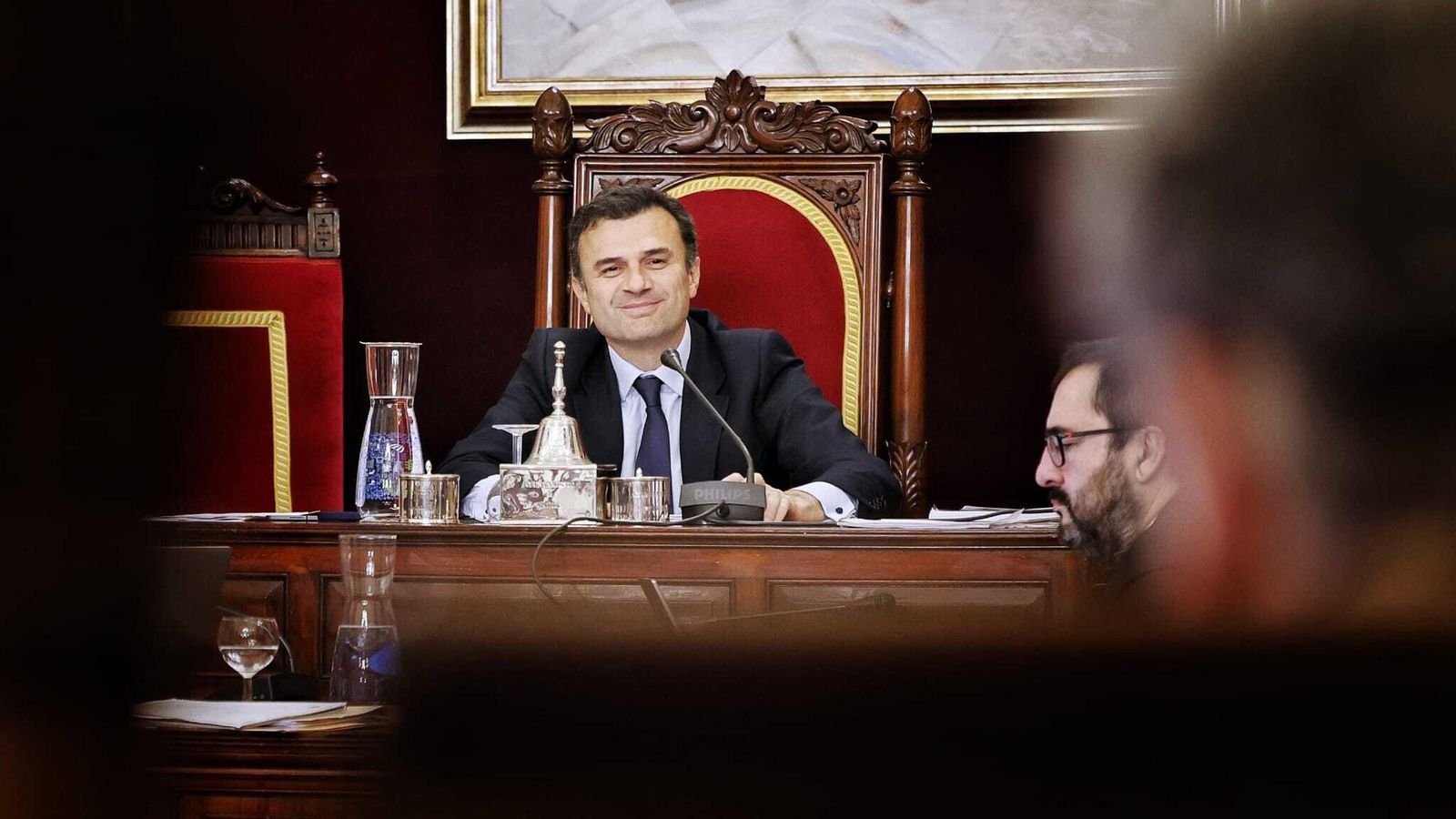 El alcalde de Cádiz, Bruno García, aguantó la sonrisa durante buena parte del Pleno de este jueves