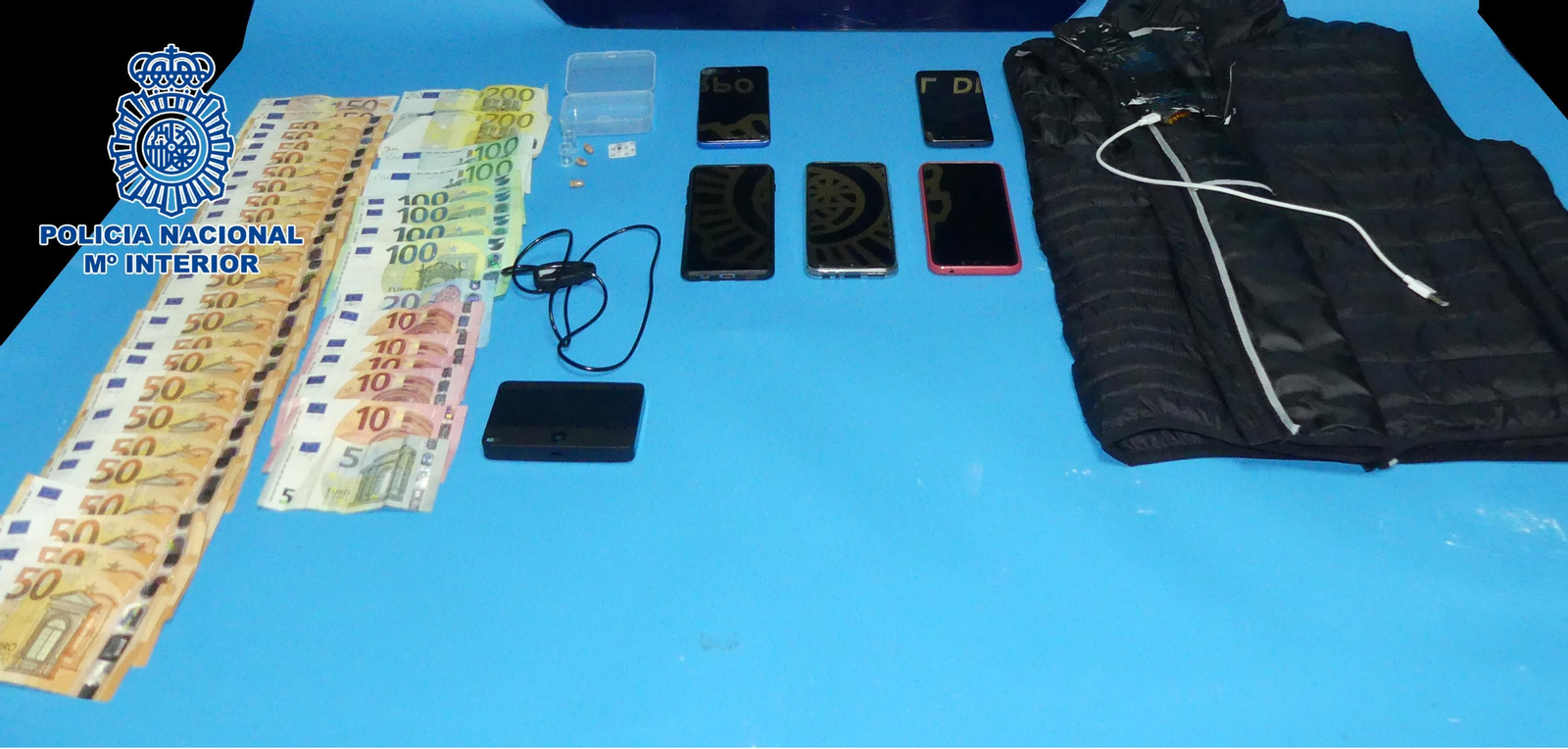 Material incautado por la Policía Nacional a los detenidos.