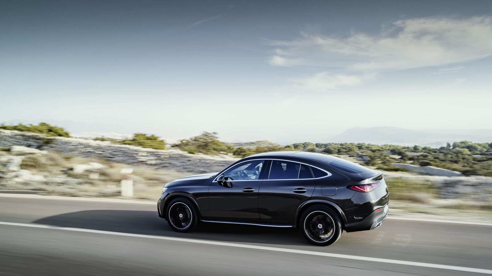 La electrificación es una constante en todos los motores del GLC Coupé, ya sea gracias a versiones híbridas enchufables o mild-hybrid.