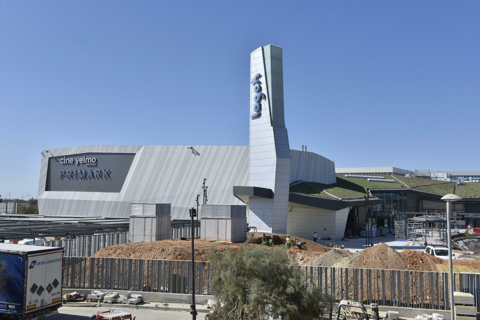 La fachada de Lagoh donde están los cines en una imagen tomada la semana pasada.