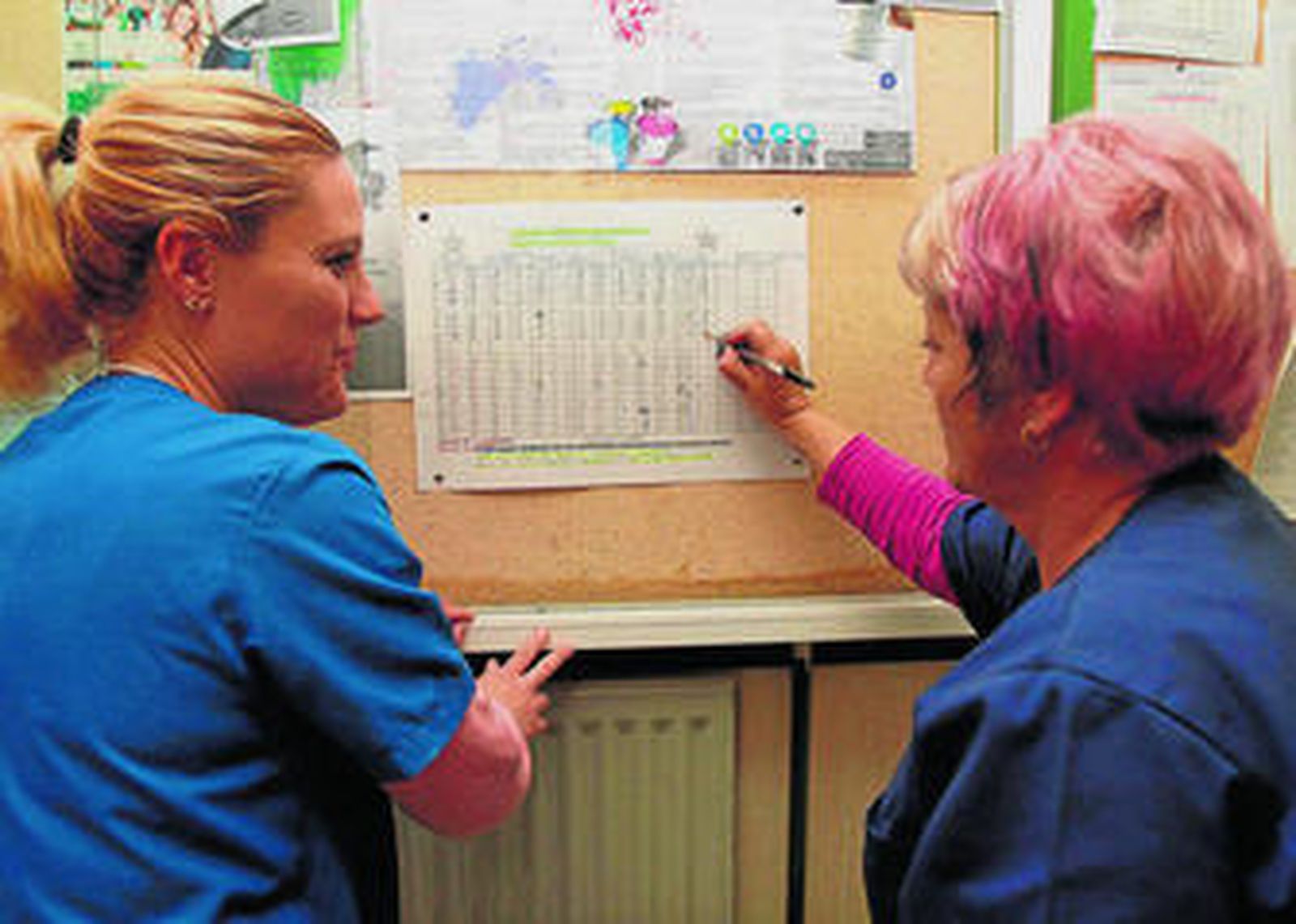 Tablón con la clasificación de las aulas más limpias del IES Francisco Ayala.