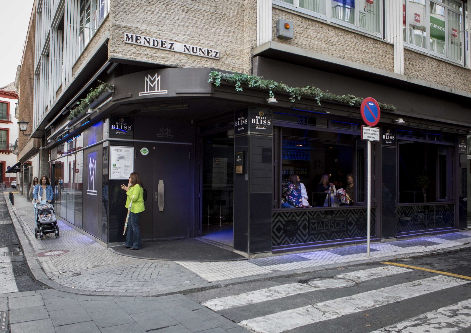 La fachada del bar que hay actualmente en la esquina de Méndez Núñez con Bilbao.