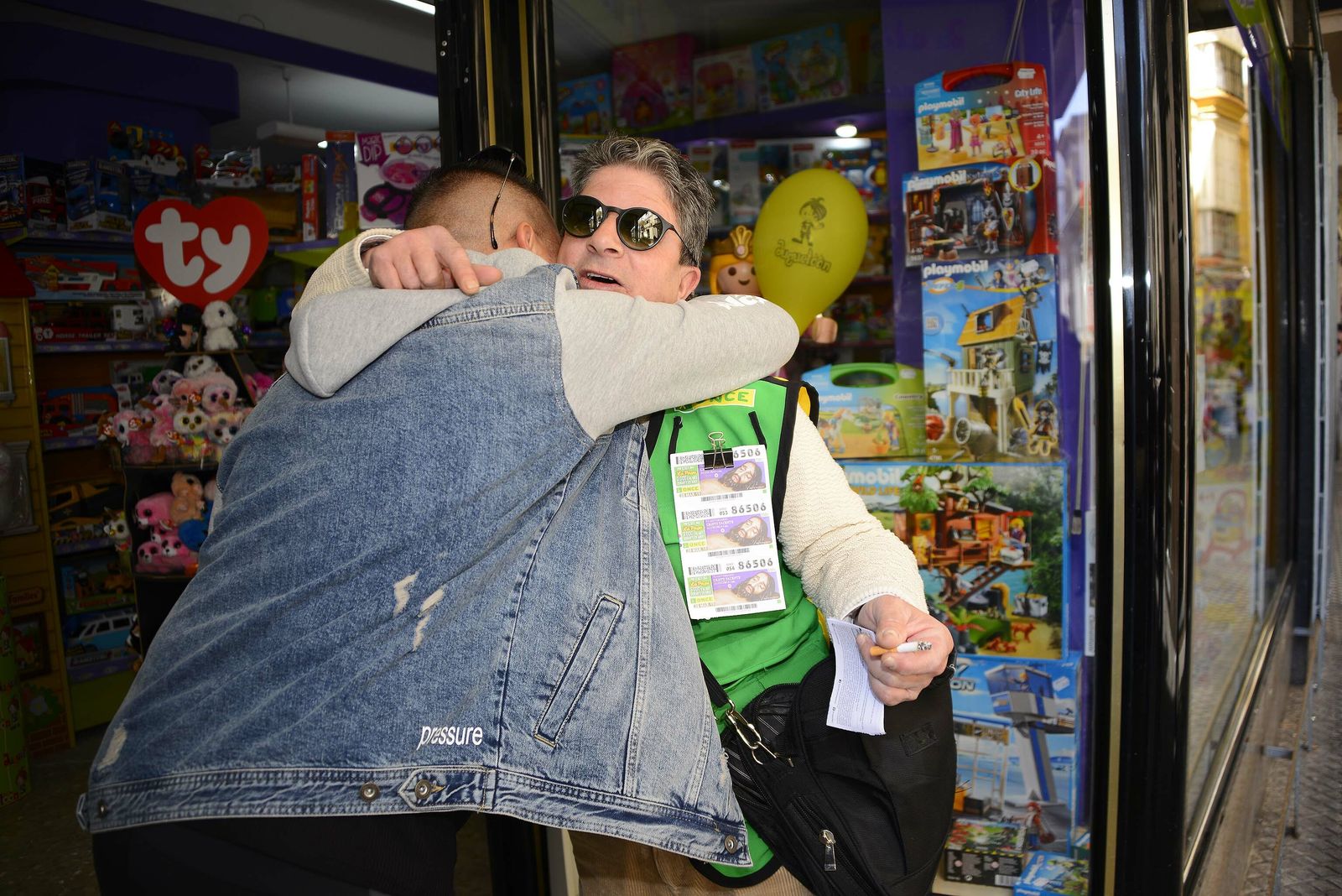 El paseo triunfal de Lolo el cuponero